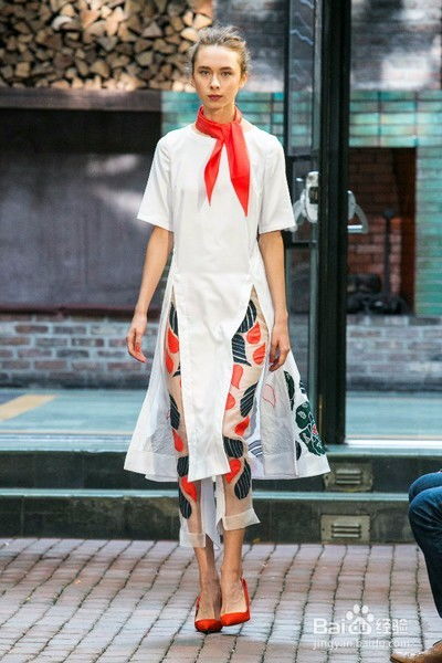 時(shí)尚秀場(chǎng) 服裝設(shè)計(jì)的視覺(jué)盛宴與藝術(shù)表達(dá)